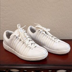 K-SWISS Women's Classic VN Leather Low Top Stripe Sneaker White Size 9 9001